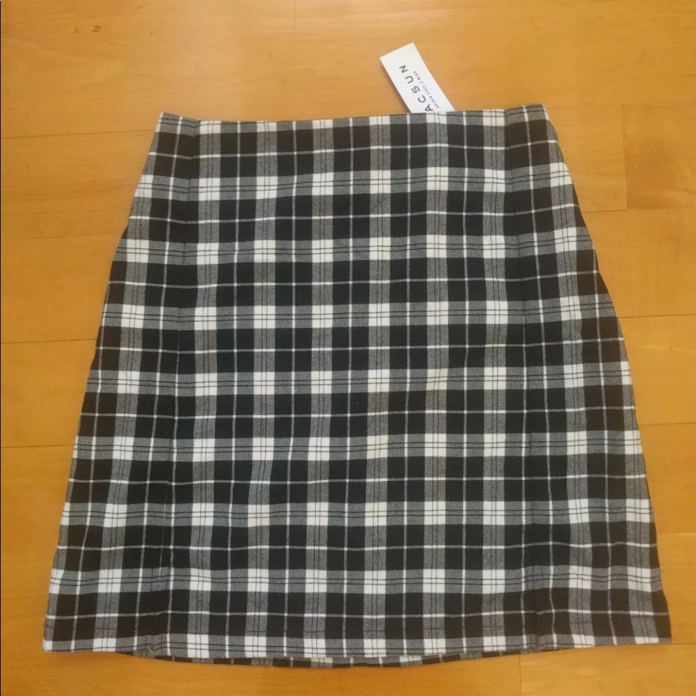 Brandy Melville Black/WhitePlaid Cara Skirt NWT